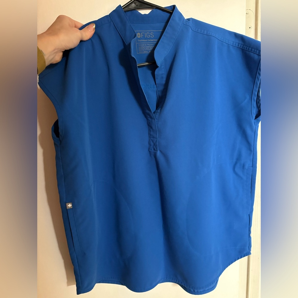 Figs Womens Rafaela Oversized scrub top size small royal blue
